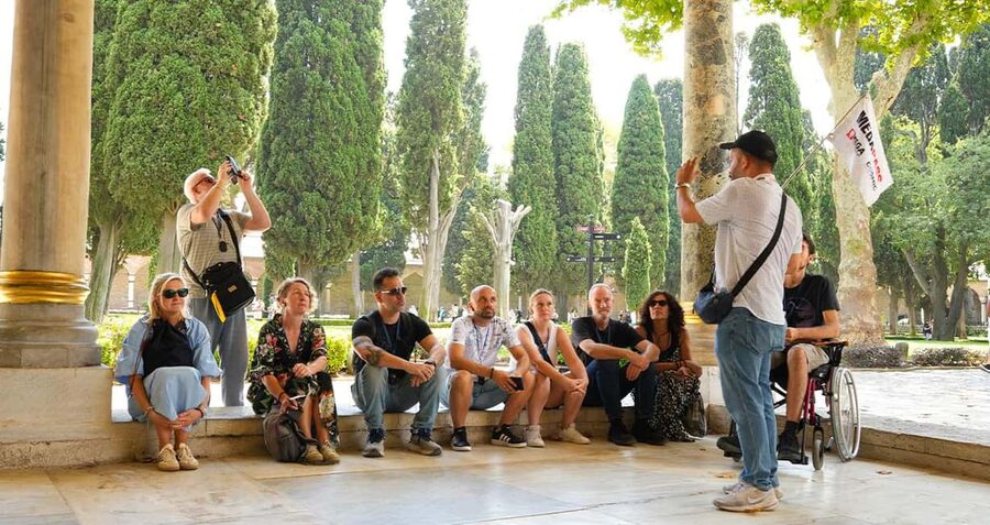 Istanbul: Topkapi Palace & Harem Express Highlight Tour - Skip The Line at Topkapi, Starting With the Right Meeting Point