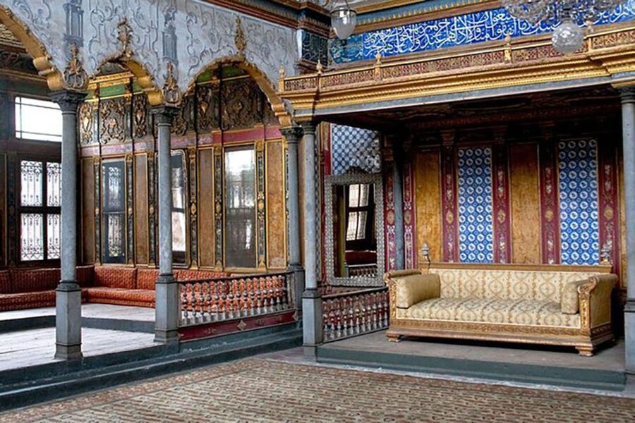 Istanbul: Topkapi Palace & Harem Express Highlight Tour - Audio Guide on Your Phone, and Why Headphones Matter