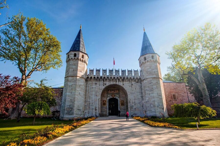 Istanbul: Topkapi Palace Skip-the-Line Ticket & Guided Tour - Topkapi Palace in 1 hour, and why the skip-the-line part matters