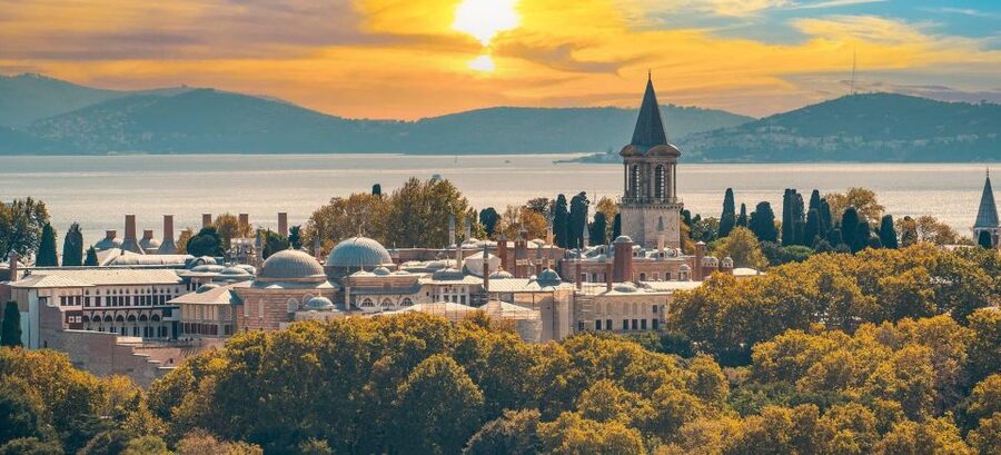 Istanbul: Topkapi Palace Skip-the-Line Ticket & Guided Tour - Inside the palace: what you actually cover on the guided walk