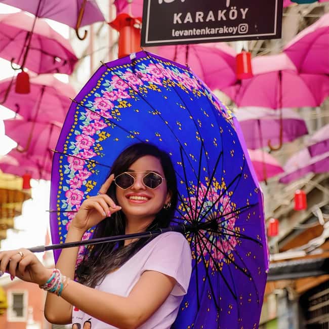 Istanbul: Tour and Photoshoot at Multiple Locations - Route 3: Balat for colorful backgrounds and a more character-filled feel