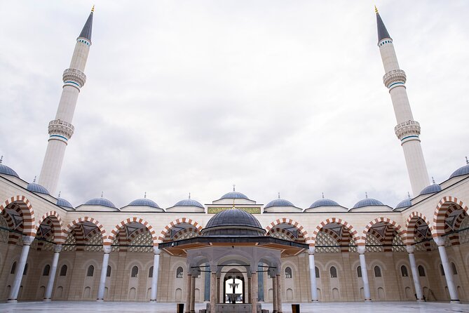 Istanbul Two Continents Tour By Bus And Bosphorus Cruise - Guides and Onboard Audio: How to Get the Most Out of the Commentary