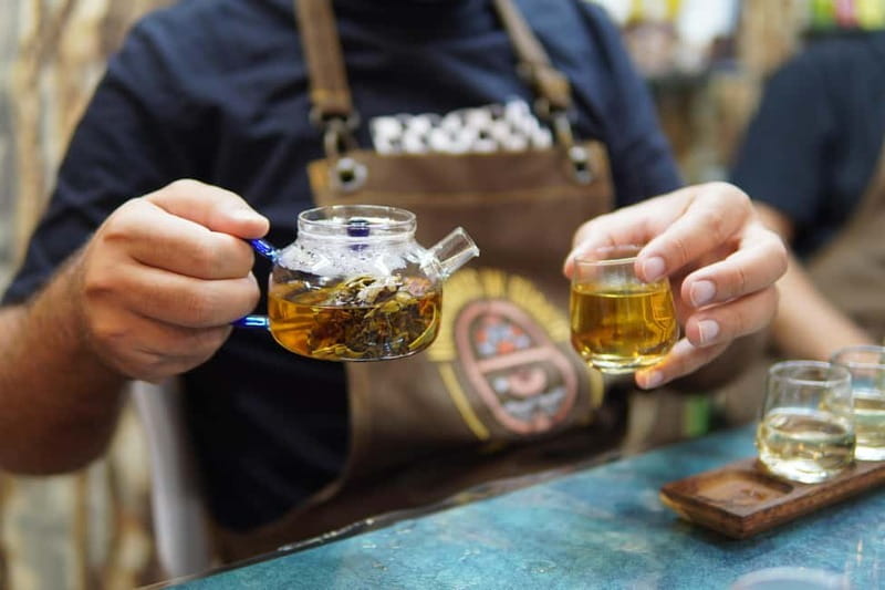 Istanbul: World Teas & Turkish Tea Brewing, Tasting Workshop - Turkish Tea in Thin-Waisted Glasses and the Double Teapot Method