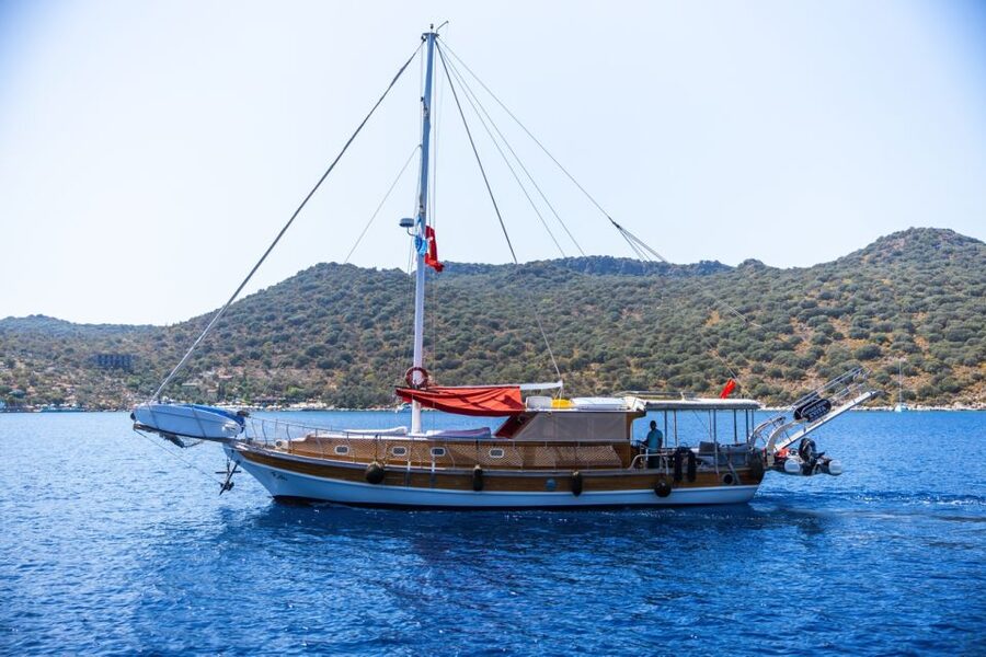 Kas: Limanagzi Beach & Island-Hopping Boat Tour with Lunch - The crew and the captain factor: explanations you can use