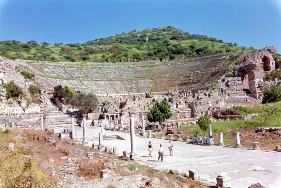 Kusadasi: Ephesus Small Group Tour - Selcuk break time, food tasting, and the Artemis statue option