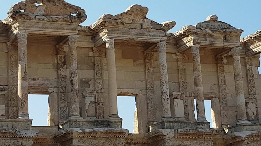 Kusadasi: Private Ephesus Tour with Lunch for Cruisers - Private guide quality: the difference between a list and a story