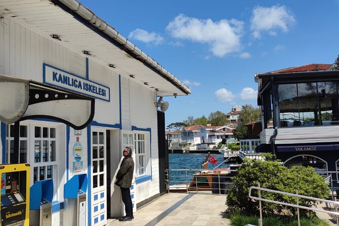 Luxury Bosphorus Yacht Cruise – Stopover in Asian Side - Onboard experience: snacks, Turkish coffee, blankets, and how the service feels