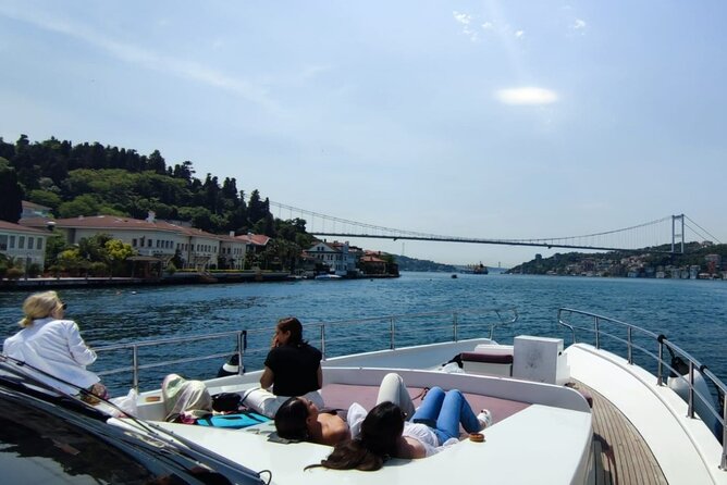 Luxury Bosphorus Yacht Cruise – Stopover in Asian Side - Kanlıca Meydan stop: 20 minutes to taste the Asian side