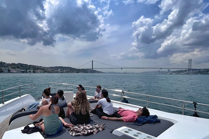 Luxury Bosphorus Yacht Tour – Asian Side Stop & Exploration - Küçüksu Pavilion and Beylerbeyi Palace: The Asian Side Royal Retreats