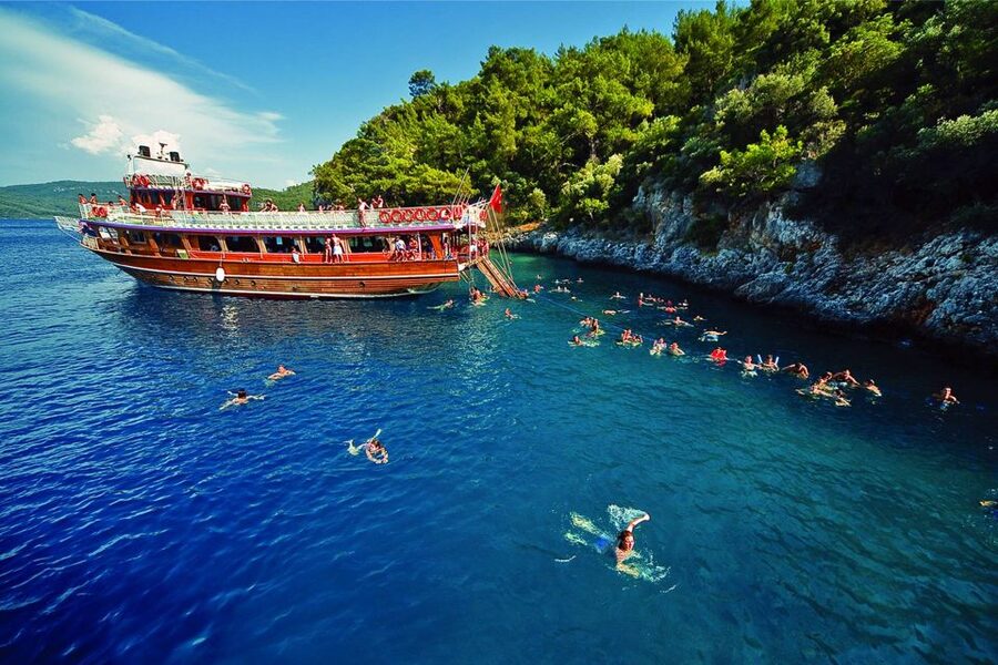 Marmaris: Boat Trip with Unlimited Drinks and BBQ Lunch - Turunç stop for shopping: the payoff for leaving the boat