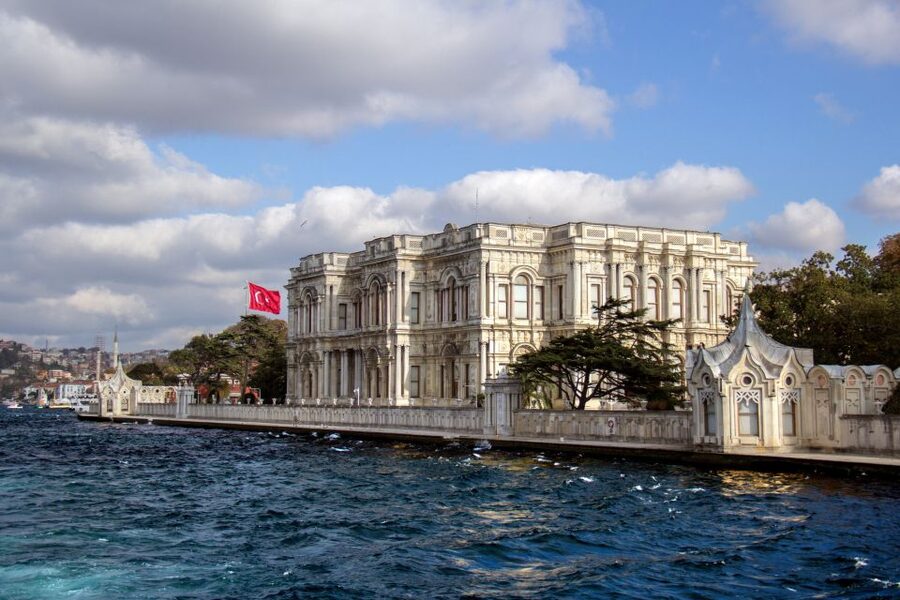 Morning Bosphorus Cruise and Spice Bazaar - Entering the Yenji Mosque Spice Bazaar, 1660 to your hands