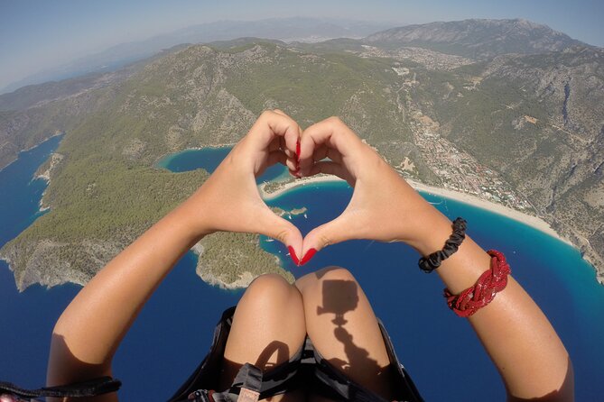 Oludeniz Paragliding Fethiye Turkey, Additional Features - Landing on the coast and photo packages: included basics, extra upgrades