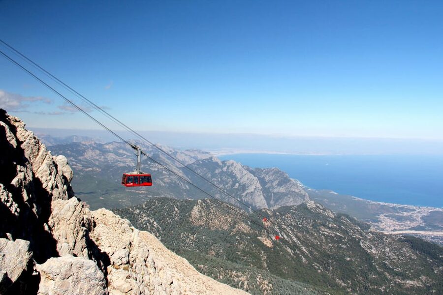 Olympos Teleferik Tahtalı Mountain Cable Car Ticket - Tahtalı Mountain summit at 2,365 m: shopping, food, and time to breathe