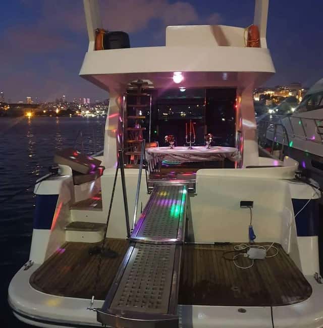 Private Bosphorus Yacht Experience in Istanbul - Maiden’s Tower as the calm ending