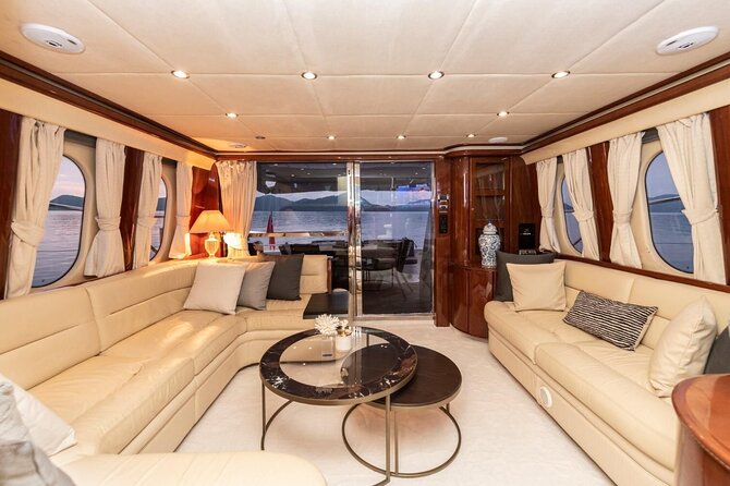Private Luxury Yacht Cruise on Bosphorus - Ortaköy and Bebek: the Bosphorus neighborhoods you will recognize later