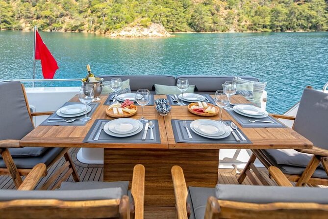 Private Luxury Yacht Cruise on Bosphorus - Fortresses and defensive architecture: Rumeli Hisarı to Anadolu Hisarı