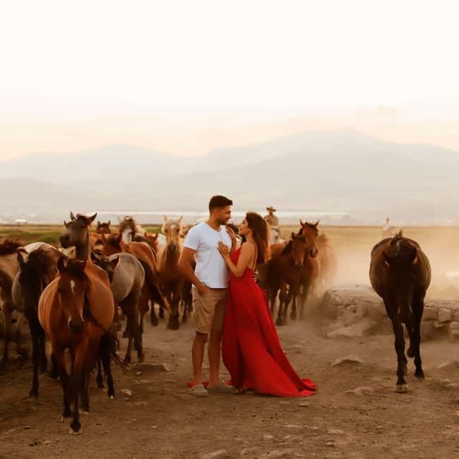 Private Photo Shoot in Cappadocia With Transportation 2 hour - Posing, Coaching, and the Photographer Role (Arzu/Azri)