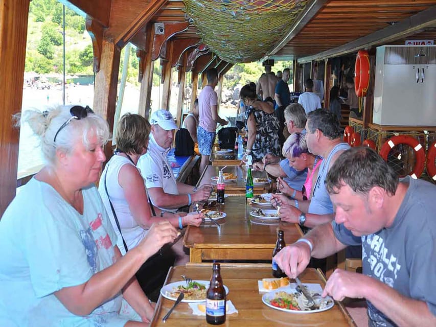 Side: Dolphin Island Boat Tour, Lunch, Sotf Drinks& Swimming - The Boat Scene: Social Energy, Music, and Smoking Considerations