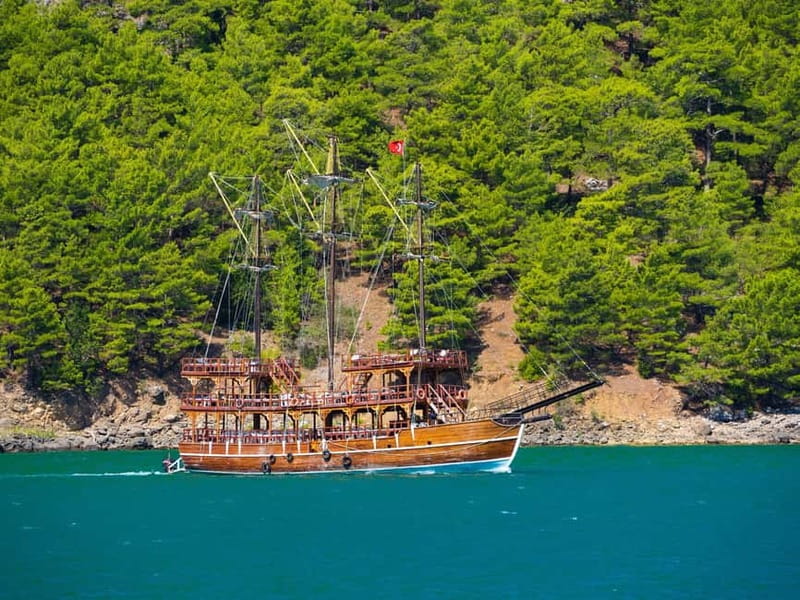 Side: Green Canyon Boat Trip with Lunch near Green Lake - Who should book, and who should think twice