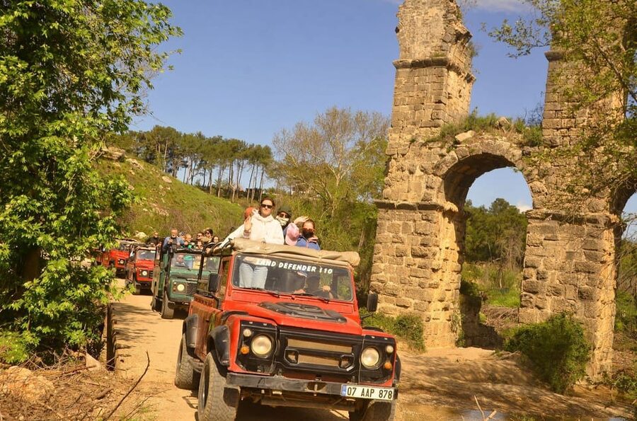 Side Green Canyon Off-Road Jeep Safari Adventure with Lunch - Naras Bridge and Roman Ruins: Ancient Stone on a Bumpy Road