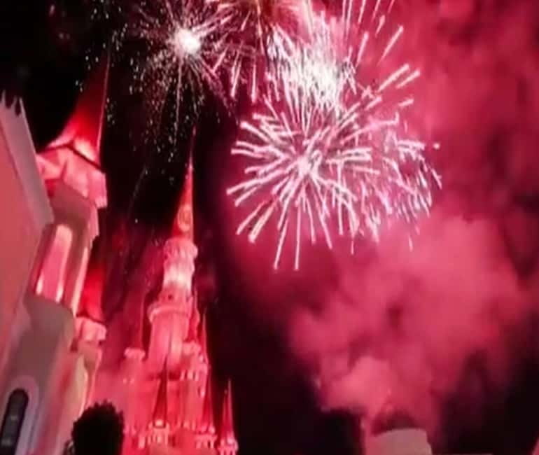 Side: Night Shows at The Land Of Legends with Transfer - Shopping and other Land of Legends areas: nice bonus, or the wrong reason