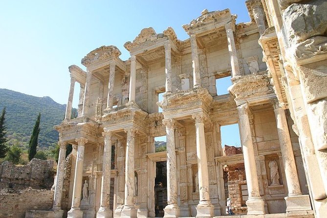 SKIP-THE-LINE: Group & Private Ephesus Tour ENTRY FEE & LUNCH - Golden Fringe lunch at a carpet-weaving village: tasty food, real crafts