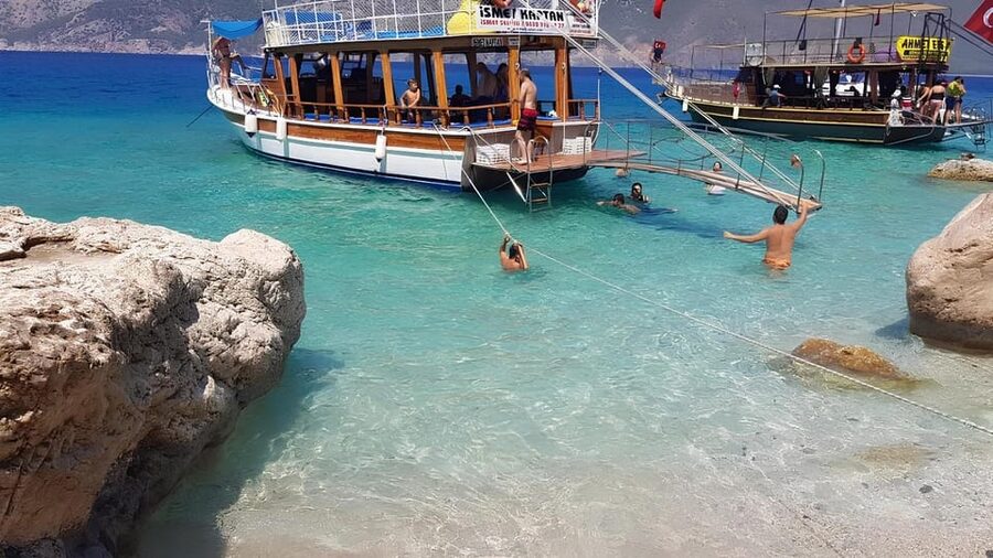 Suluada Boat Tour from Side, Antalya & Kemer: Swim & Lunch - Boat comfort and the reality of crowds at docking time