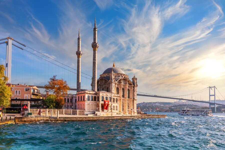 Sunset Cruise Bosphorus and Golden Horn River - Dolmabahce and Beylerbeyi: the palace section that does the selling