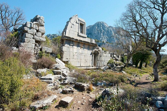 Termessos, Antalya Museum, and Kaleici Day Tour - Kaleici old town walk: Hadrian’s Gate to the Clock Tower
