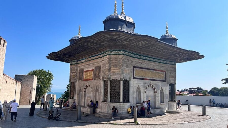 Topkapi Palace and Harem Skip-the-Line-Tickets & Audio Guide - Bosphorus Views and the Courtyard Finish: How the Best Moments Feel