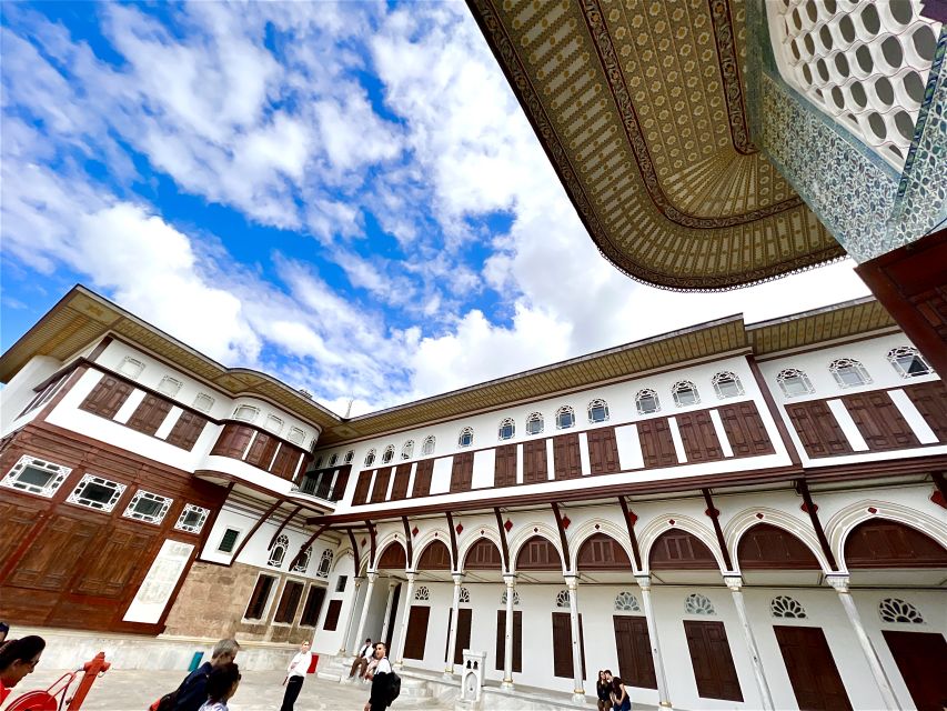 Topkapi Palace&Harem-Guided Tour-Skip lines- All tickets inc - Courtyard One: from bakery life to the executioner’s fountain